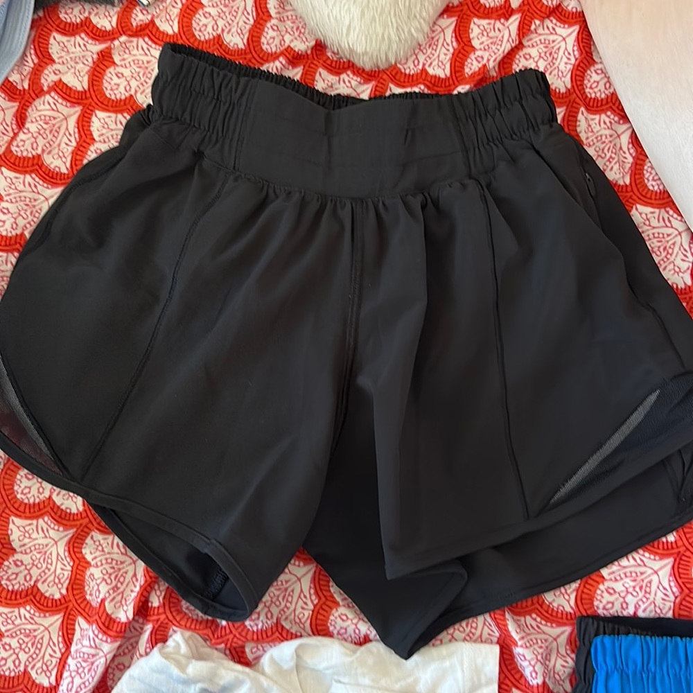 NWOT lululemon hotty hots || 4” black